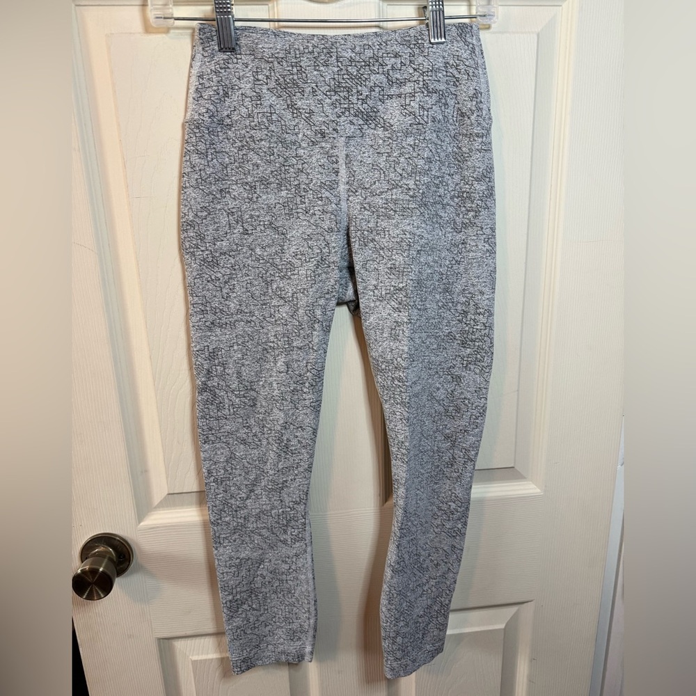NOBULL Light Gray Pattern Legging Capri Geometric Activewear Woman’s Small